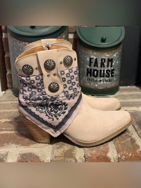 NEW  Dingo Suede Western Ankle Boots with Bandana Wrap